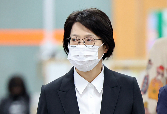 5차 공판 출석하는 김동희 검사