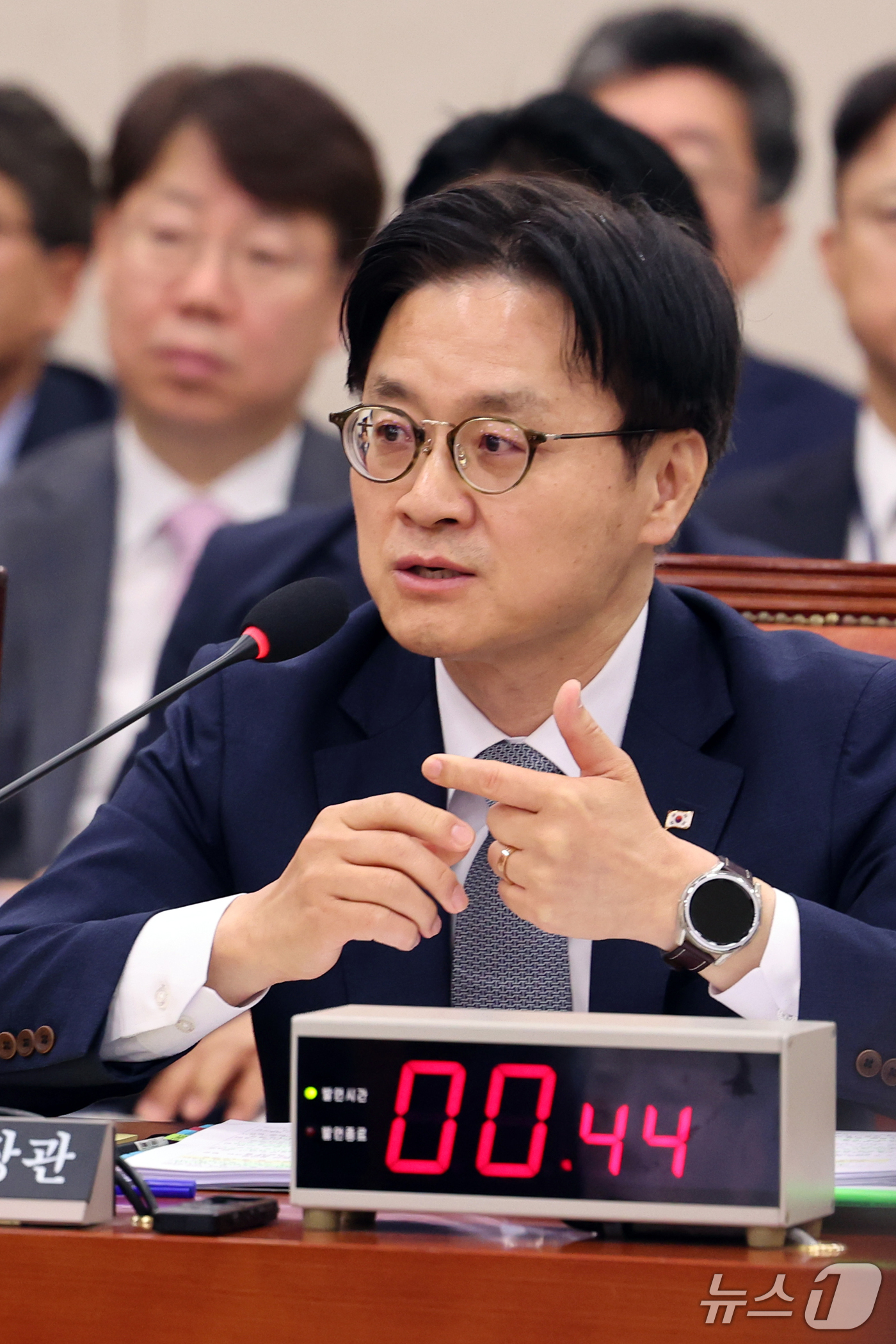 (서울=뉴스1) 황기선 기자 = 김정관 산업통상부 장관이 6일 서울 여의도 국회 산업통상자원중소벤처기업위원회에서 열린 산업부에 대한 국정감사에서 의원 질의에 답하고 있다.  202 …