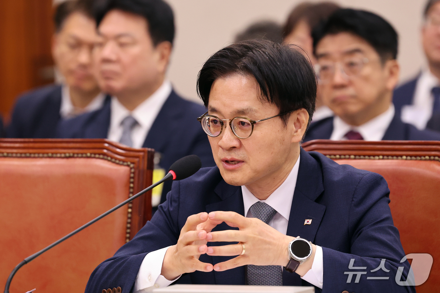 (서울=뉴스1) 황기선 기자 = 김정관 산업통상부 장관이 6일 서울 여의도 국회 산업통상자원중소벤처기업위원회에서 열린 산업부에 대한 국정감사에서 의원 질의에 답하고 있다.  202 …