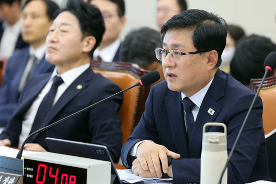 "왜 숨기나" 12차 전기본 위원 공개 놓고 충돌…기후장관 "비공개 원칙"
