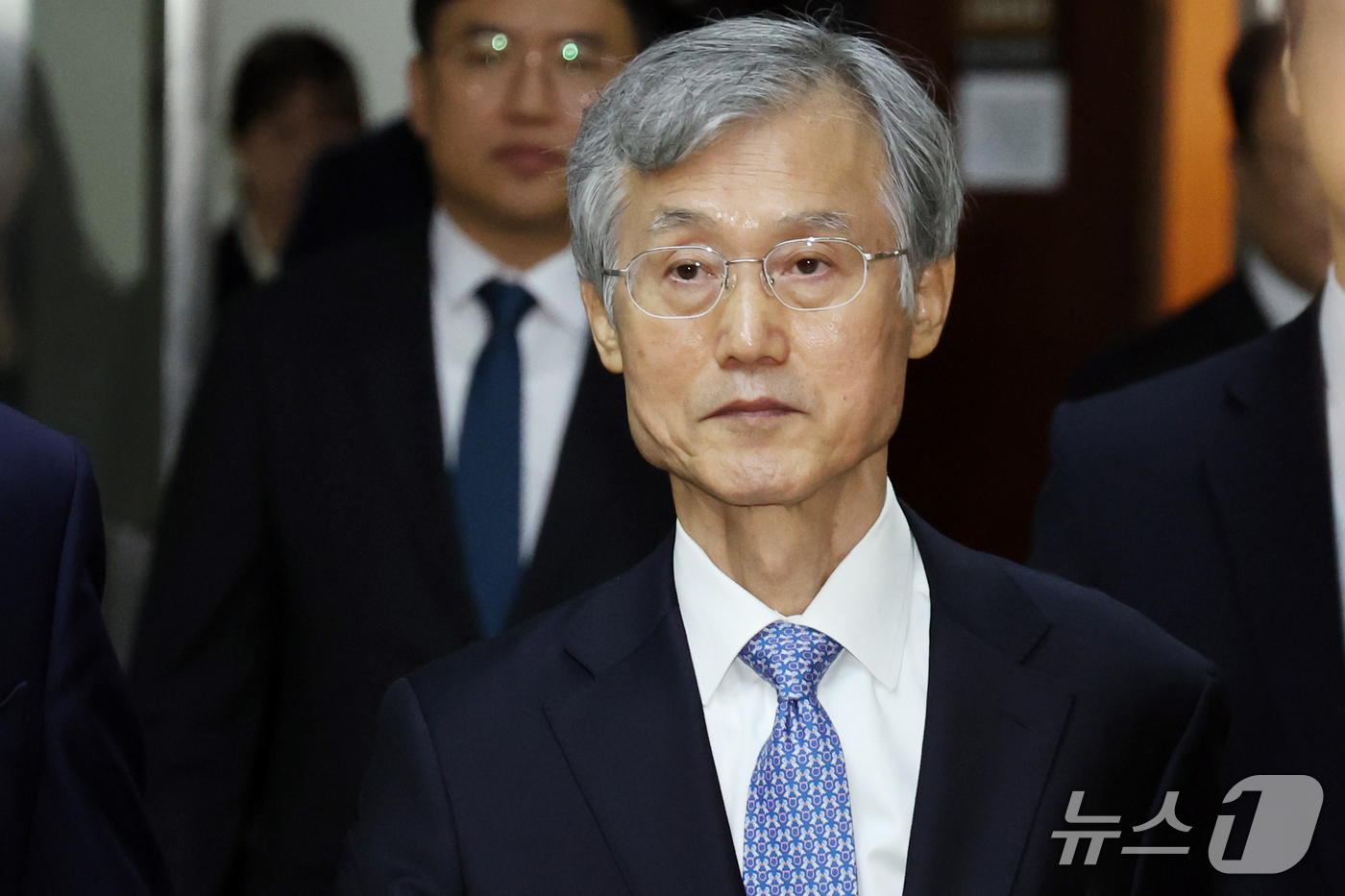 (서울=뉴스1) 황기선 기자 = 조희대 대법원장이 6일 서울 여의도 국회 법제사법위원회에서 열린  대법원 등에 대한 국정감사에서 정회 후 발걸음을 옮기고 있다. 2026.10.6/ …