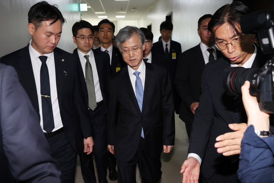 [국감] 법사위 국감 정회 후 이동하는 조희대 대법원장