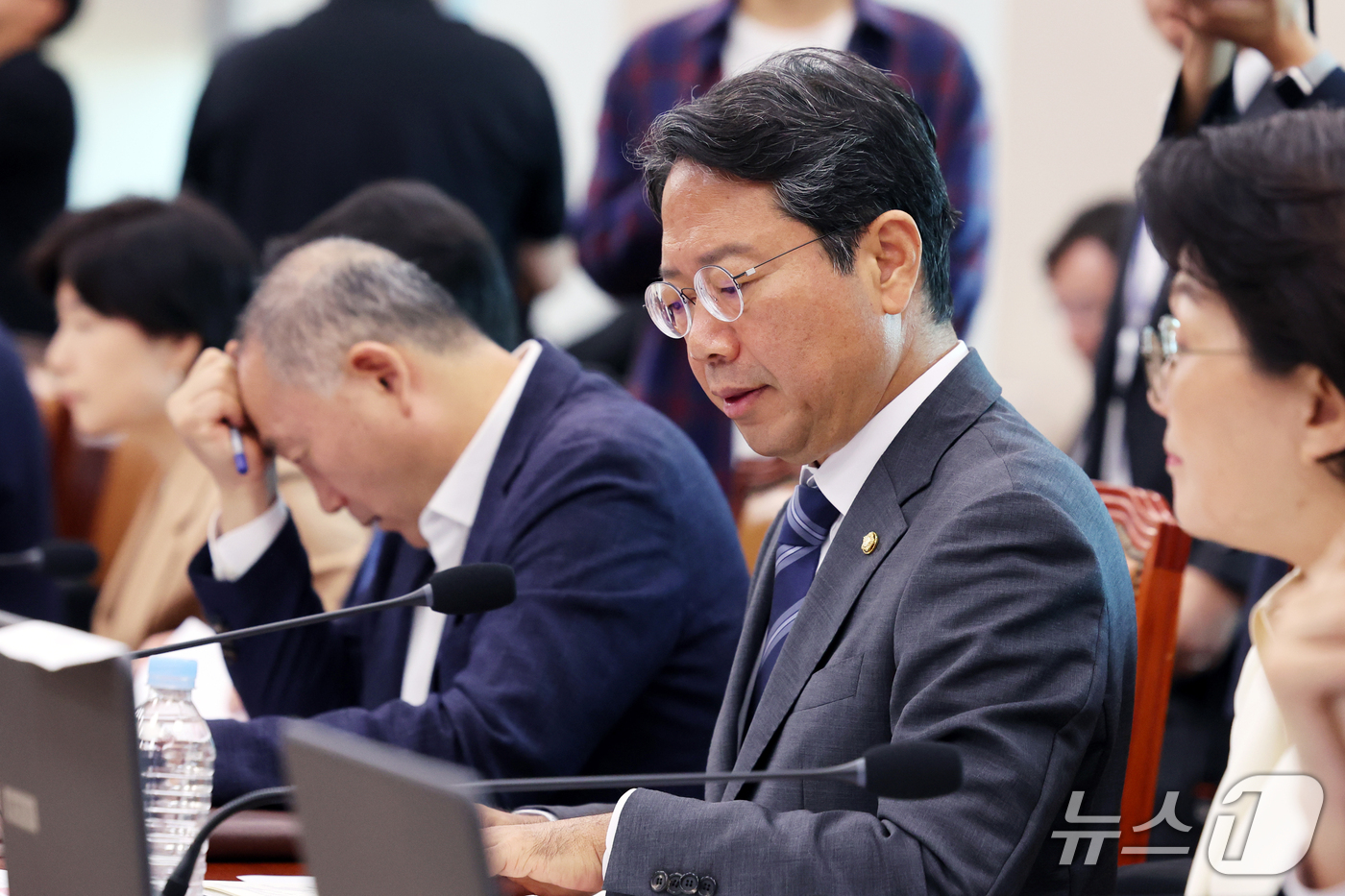 (서울=뉴스1) 황기선 기자 = 김승원 더불어민주당 의원이 6일 서울 여의도 국회 산업통상자원중소벤처기업위원회에서 열린 산업부에 대한 국정감사에 자리하고 있다.  2026.10.6 …