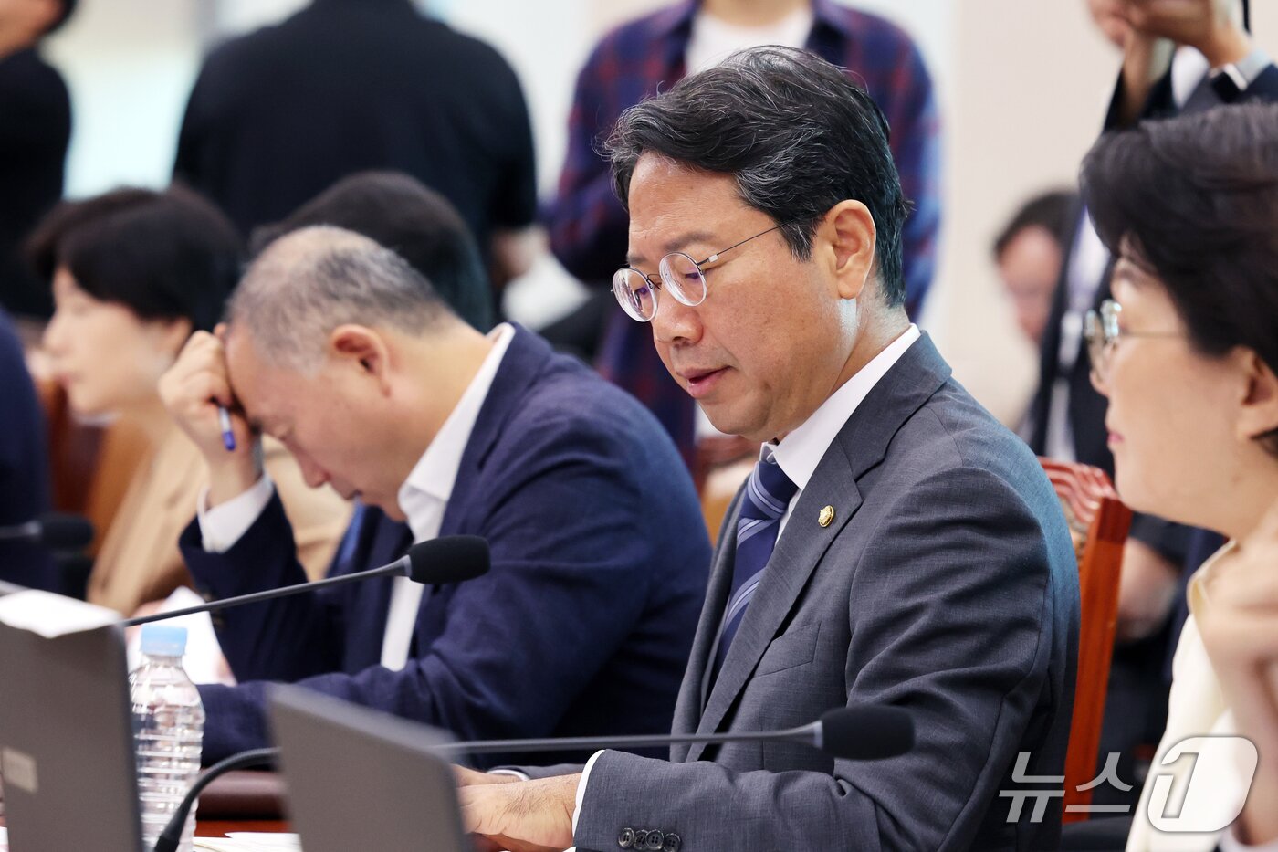 본문 이미지 - 김승원 더불어민주당 의원이 6일 서울 여의도 국회 산업통상자원중소벤처기업위원회에서 열린 산업부에 대한 국정감사에 자리하고 있다. 2026.10.6 ⓒ 뉴스1 황기선 기자