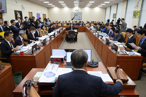 해킹 은폐 의혹 LGU+, 위약금 면제 요구에 "최대한 조치하겠다"