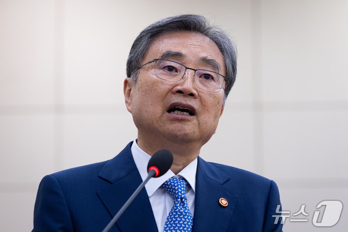 (서울=뉴스1) 유승관 기자 = 조현 외교부 장관이 6일 서울 여의도 국회에서 열린 외교통일위원회의 외교부 등에 대한 국정감사에 출석해 인사말 및 업무보고를 하고 있다. 2026. …