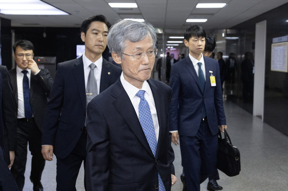 조희대, '건강문제'로 국감장 이석…"끝날 무렵 마무리 말씀"