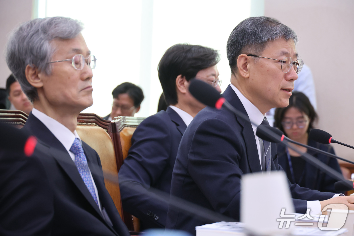 (서울=뉴스1) 신웅수 기자 = 노경필 법원행정처장이 6일 서울 여의도 국회에서 열린 법제사법위원회의 대법원 등에 대한 국정감사에서 의원 질의에 답변하고 있다. 2026.10.6/ …