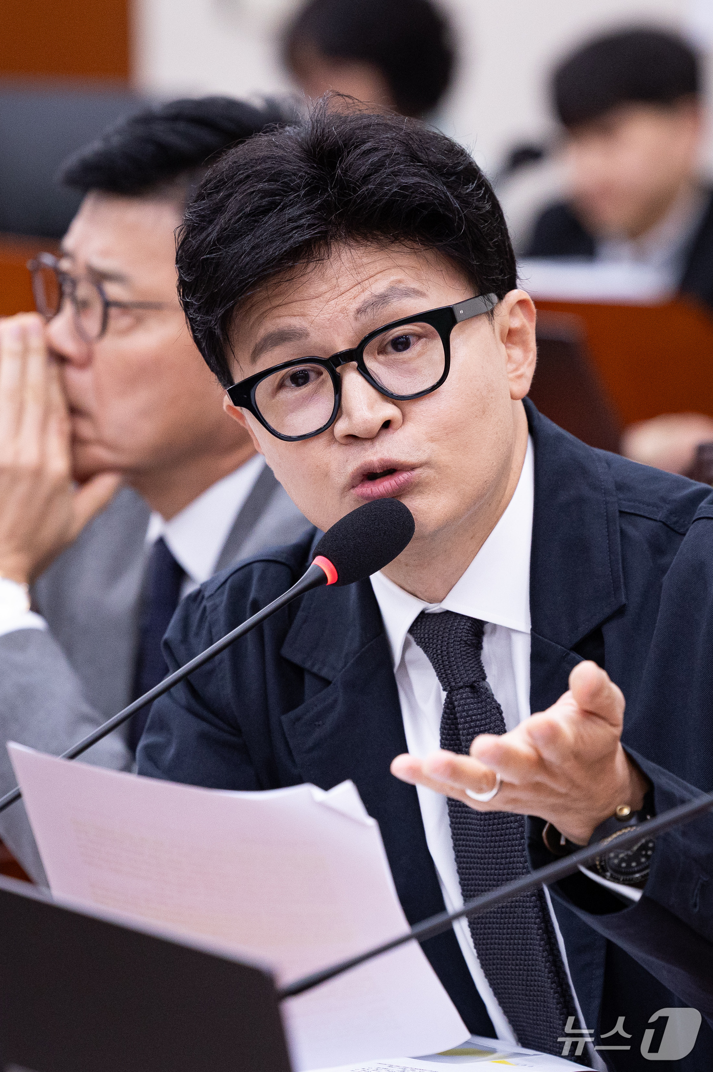 (서울=뉴스1) 유승관 기자 = 한동훈 무소속 의원이 6일 서울 여의도 국회에서 열린 외교통일위원회의 외교부 등에 대한 국정감사에서 조현 외교부 장관에게 질의하고 있다. 2026. …