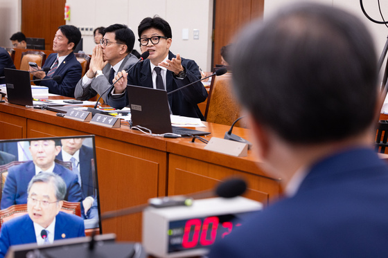 [국감] 조현 외교부 장관에게 질의하는 한동훈 의원