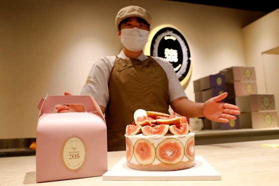 광주신세계 "제철 과일 무화과로 만든 디저트 맛보세요"