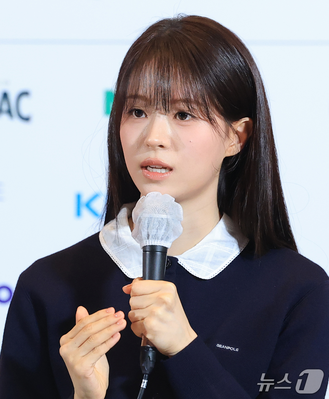 (부산=뉴스1) 권현진 기자 = 배우 전소영이 6일 오후 부산 해운대구 영화의전당 중극장에서 열린 제31회 부산국제영화제 개막작 ‘낮과 밤은 서로에게’ 기자회견에서 인사말을 하고 …