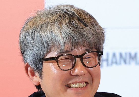 BIFF 미소로 활짝 여는 김종관 감독