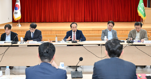 추경호 "현안 때만 설명하는 건 안일한 행정…소통 일상화해야"