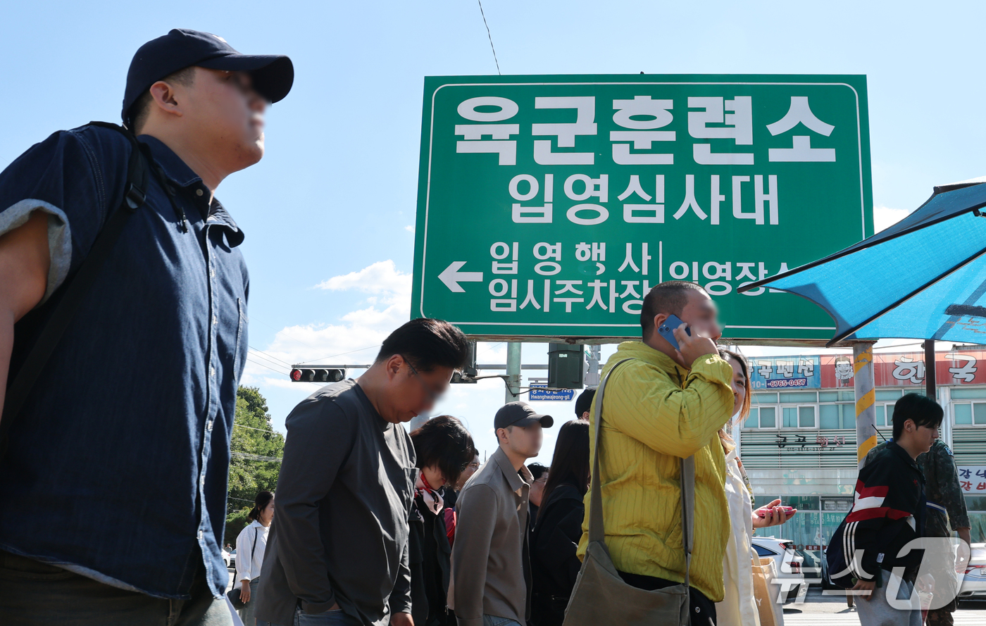 (논산=뉴스1) 김기태 기자 = 2026 아이치·나고야 아시안게임 금메달리스트의 병역 면제 혜택 논란이 일고 있는 6일 충남 논산 육군훈련소 입영심사대에서 입영장병들이 입소하고 있 …