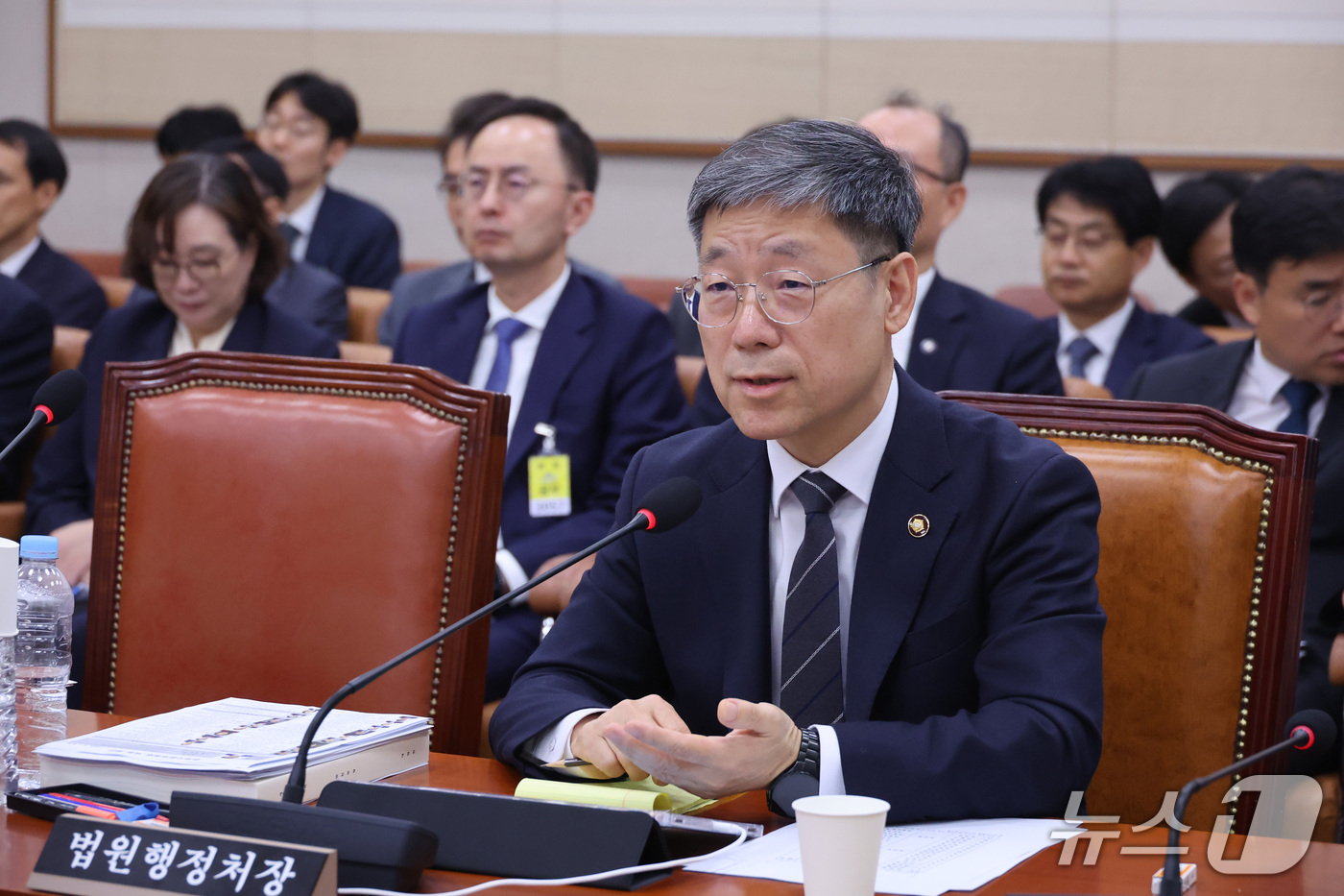 (서울=뉴스1) 신웅수 기자 = 노경필 법원행정처장이 6일 서울 여의도 국회에서 열린 법제사법위원회의 대법원 등에 대한 국정감사에서 의원 질의에 답변하고 있다. 2026.10.6/ …