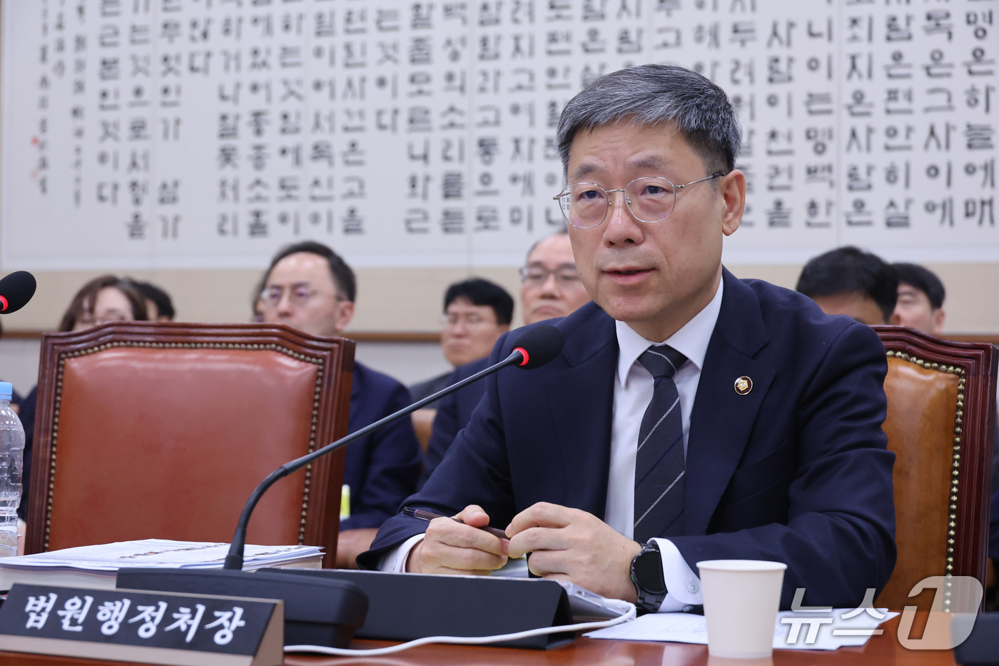 (서울=뉴스1) 신웅수 기자 = 노경필 법원행정처장이 6일 서울 여의도 국회에서 열린 법제사법위원회의 대법원 등에 대한 국정감사에서 의원 질의에 답변하고 있다. 2026.10.6/ …