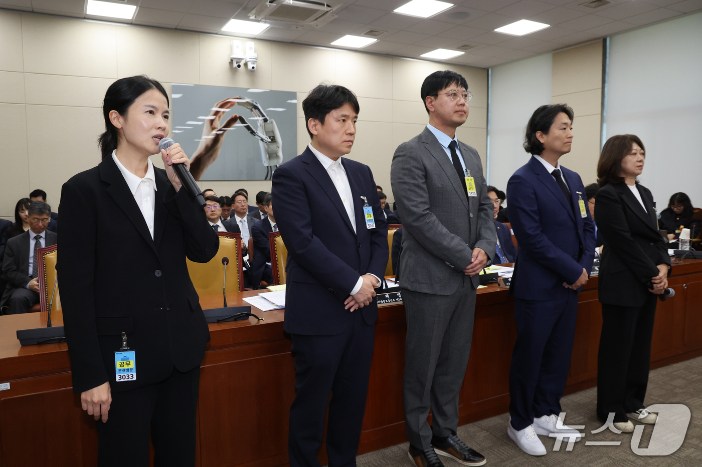 (서울=뉴스1) 황기선 기자 = 최주희 티빙대표(왼쪽부터)와 김정훈 우아한형제들 정보보호최고책임자(CISO), 임한욱 토스페이먼츠 최고경영자(CEO),  홍승일 강남언니 CEO, …