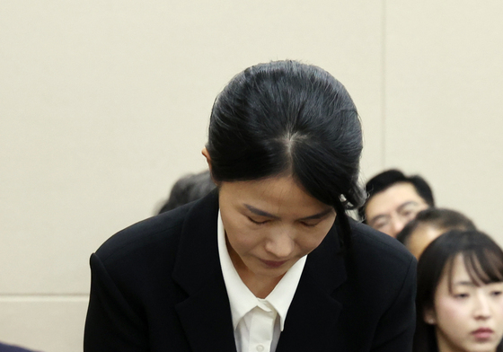[국감] 인사하는 최주희 대표