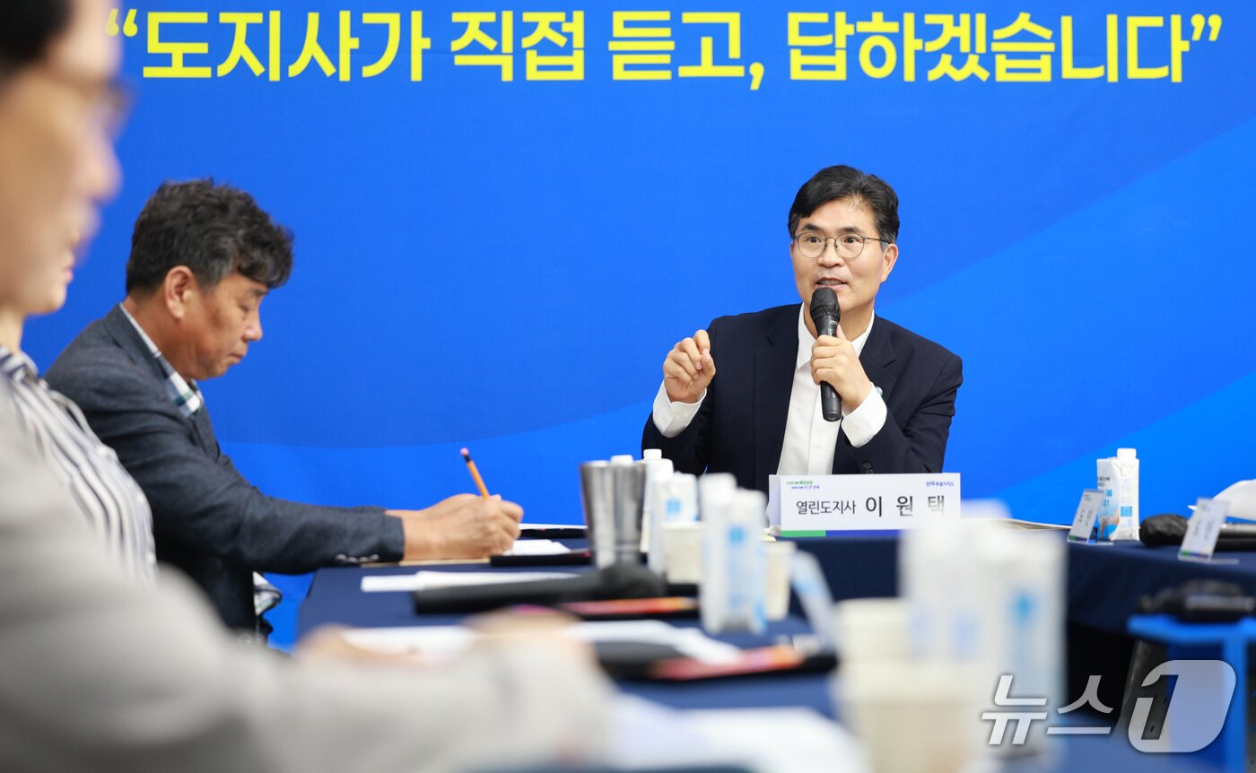 본문 이미지 - 지난 9월 2일 전북도청 1층에서 진행된 ‘열린 도지사실’ 시범 운영 장면.(전북도 제공. 재판매 및 DB 금지)/뉴스1