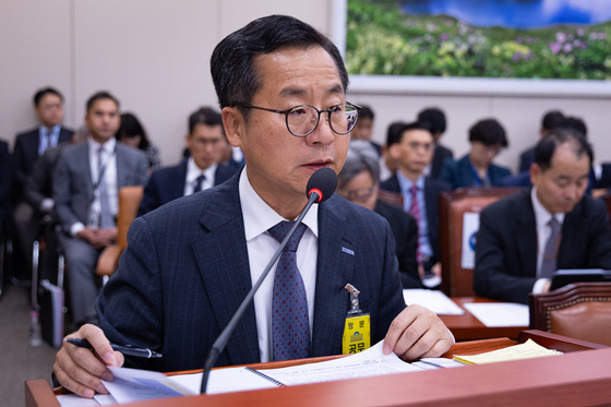 [국감] 답변하는 김동호 한국국제협력단 이사장 직무대행