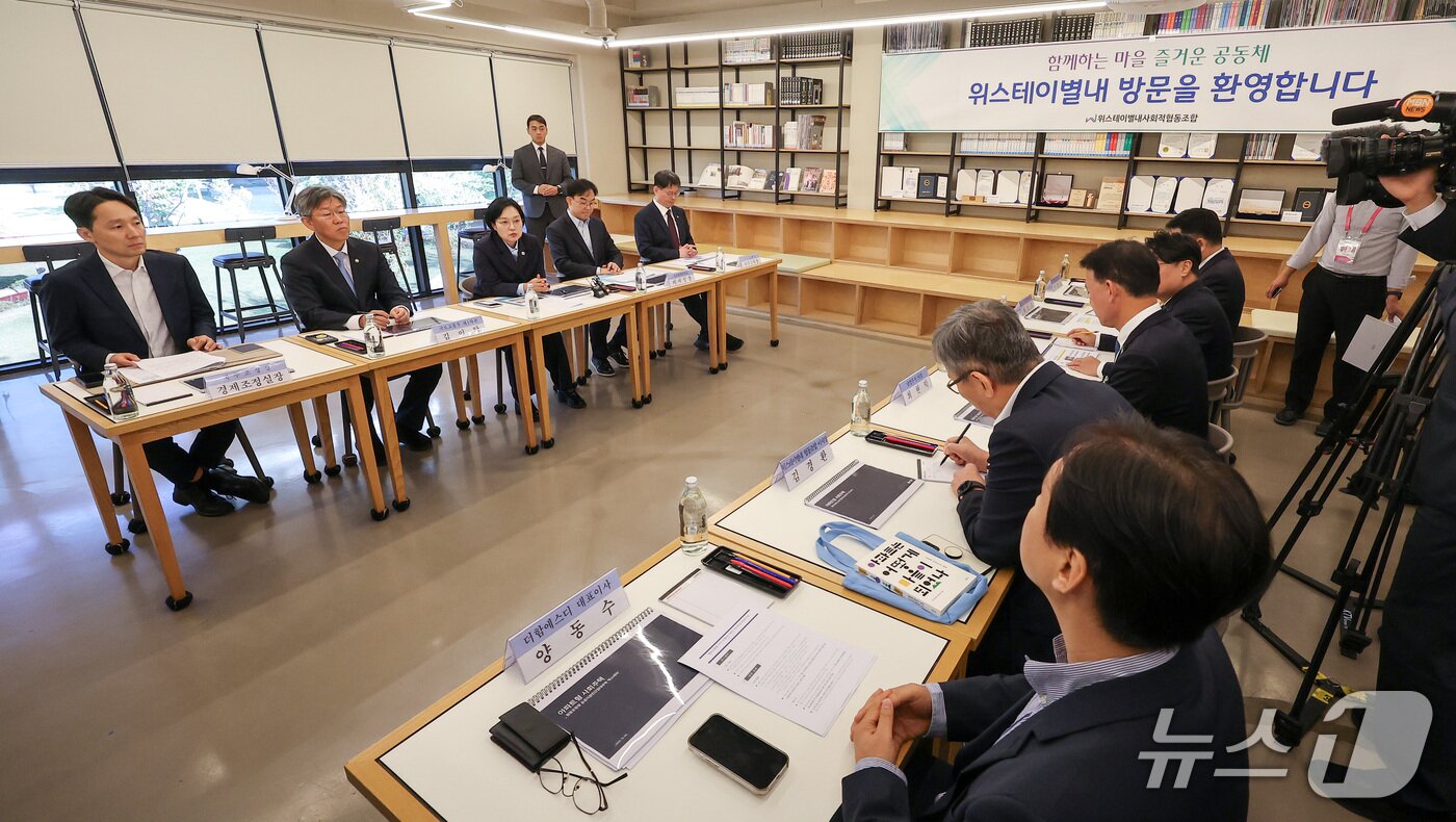 본문 이미지 - 한성숙 국무총리가 6일 공공지원 민간임대주택인 경기도 남양주시 별내동 위스테이 별내를 방문해 모두발언을 하고 있다. 2026.10.6 ⓒ 뉴스1 김성진 기자