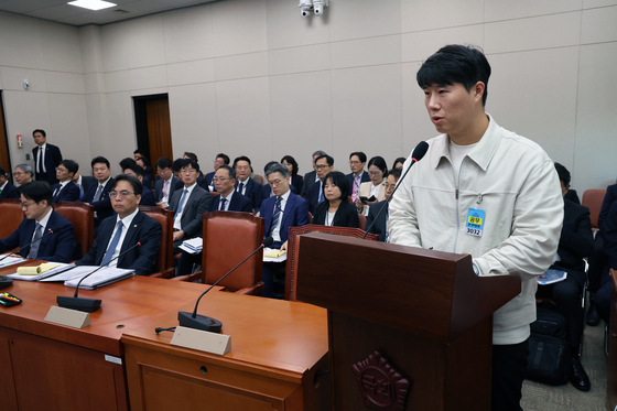 국감 질타에 고개 숙인 삼성전자 노조위원장 "성숙한 노사관계 만들 것"