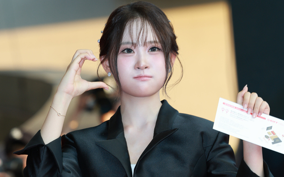 김다현, 사랑스러운 볼 하트