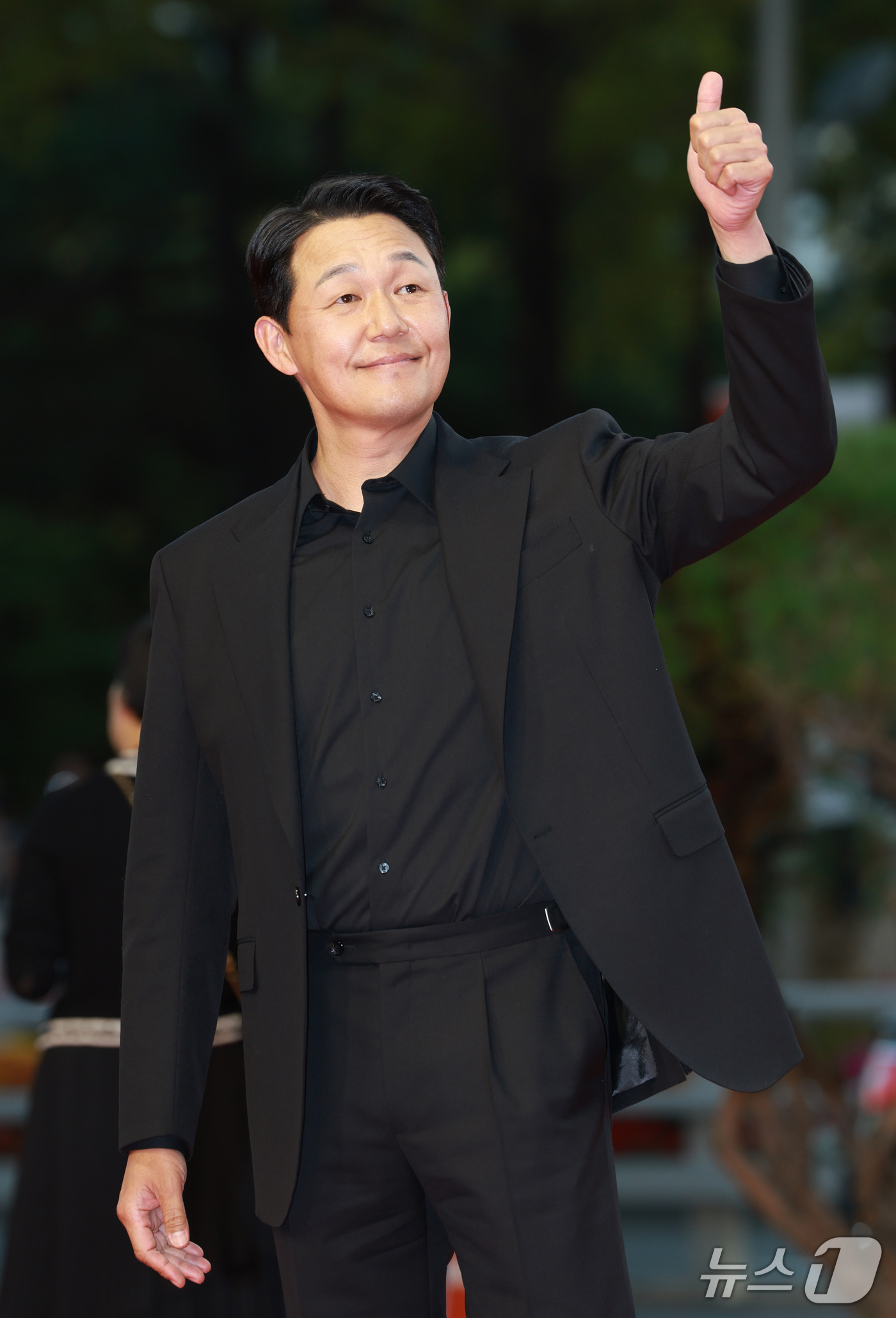 (부산=뉴스1) 권현진 기자 = 배우 박성웅이 6일 오후 부산 해운대구 영화의전당에서 열린 ‘제31회 부산국제영화제’(BIFF) 개막식에 참석해 레드카펫을 밟고 있다. 2026.1 …