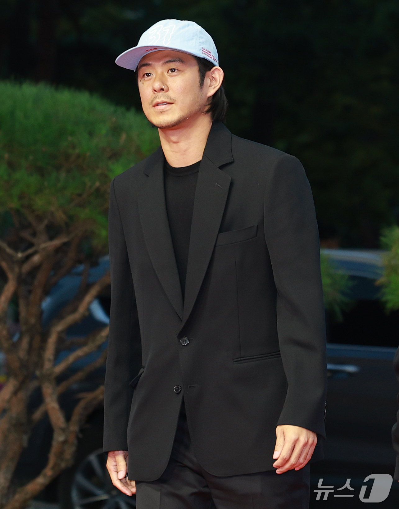 (부산=뉴스1) 권현진 기자 = 가수 빈지노가 6일 오후 부산 해운대구 영화의전당에서 열린 ‘제31회 부산국제영화제’(BIFF) 개막식에 참석해 레드카펫을 밟고 있다. 2026.1 …