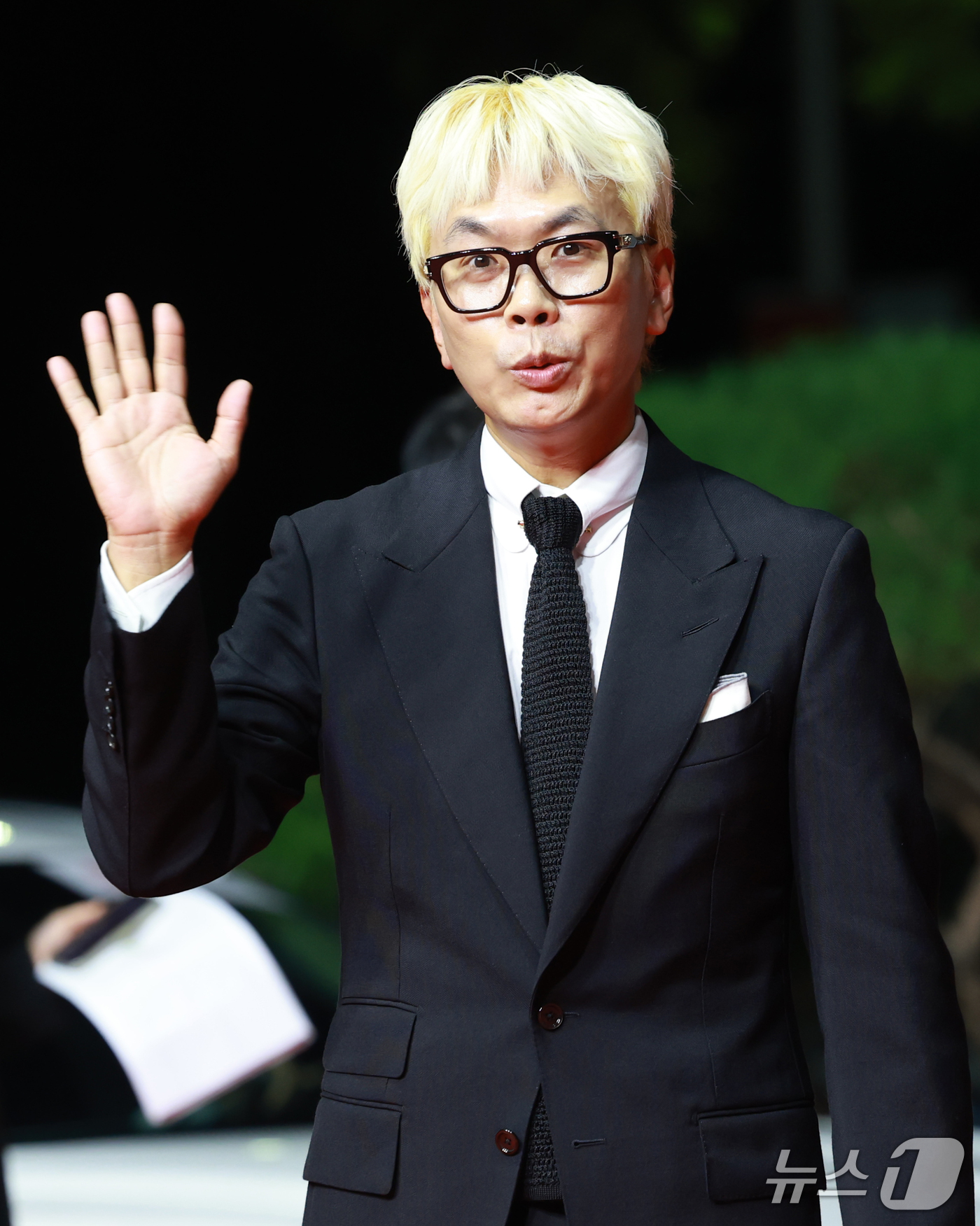 (부산=뉴스1) 권현진 기자 = 김태호 PD가 6일 오후 부산 해운대구 영화의전당에서 열린 ‘제31회 부산국제영화제’(BIFF) 개막식에 참석해 레드카펫을 밟고 있다. 2026.1 …