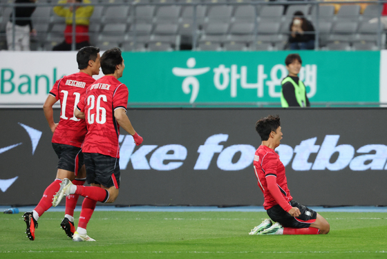 기뻐하는 손흥민