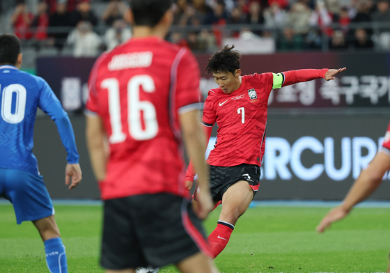 '손흥민 A매치 최다골 新기록' 모레노호, 우즈벡 2-0 제압