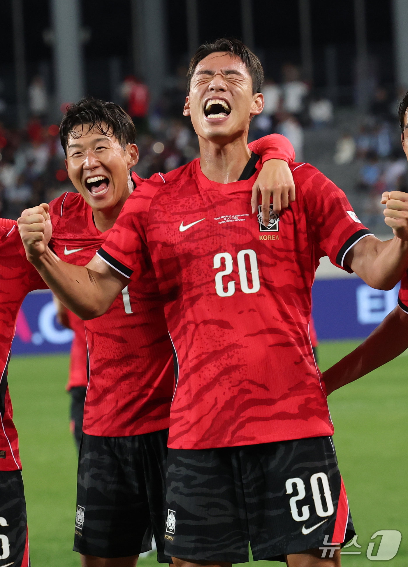 (용인=뉴스1) 김영운 기자 = 6일 경기 용인시 처인구 용인미르스타디움에서 열린 축구 국가대표 평가전 대한민국과 우즈베키스탄의 경기, 오세훈이 득점 후 기뻐하고 있다. 2026. …
