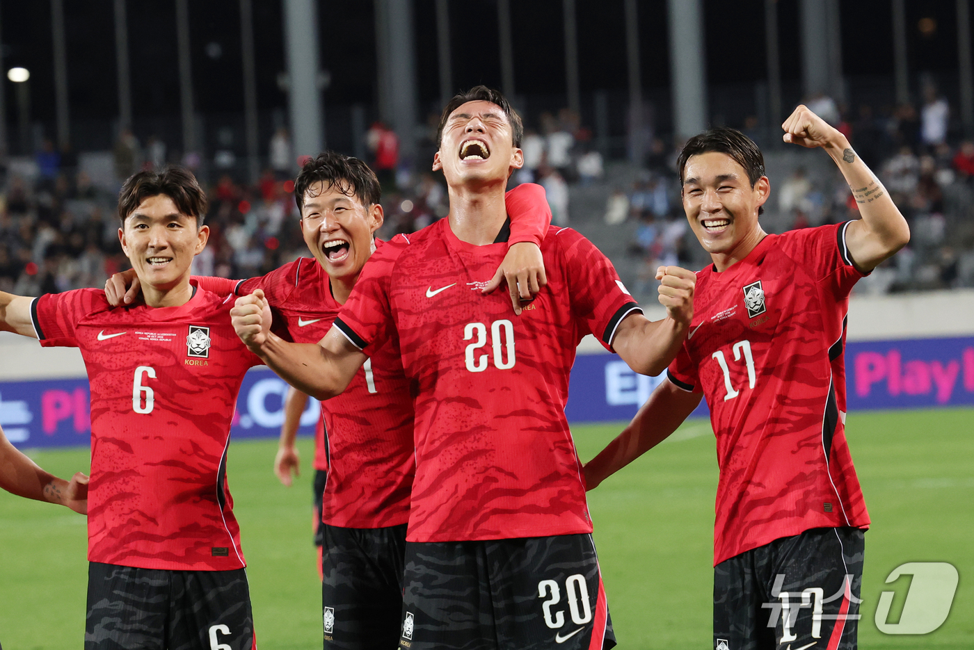 (용인=뉴스1) 김영운 기자 = 6일 경기 용인시 처인구 용인미르스타디움에서 열린 축구 국가대표 평가전 대한민국과 우즈베키스탄의 경기, 오세훈이 득점 후 기뻐하고 있다. 2026. …