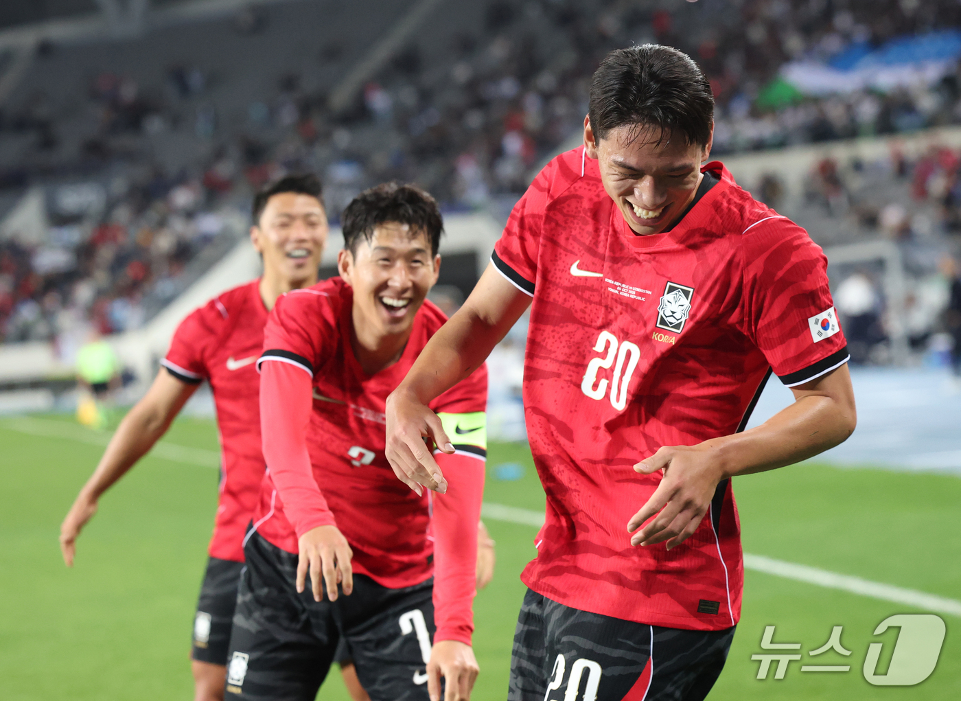 (용인=뉴스1) 김영운 기자 = 6일 경기 용인시 처인구 용인미르스타디움에서 열린 축구 국가대표 평가전 대한민국과 우즈베키스탄의 경기, 오세훈이 득점 후 기뻐하고 있다. 2026. …