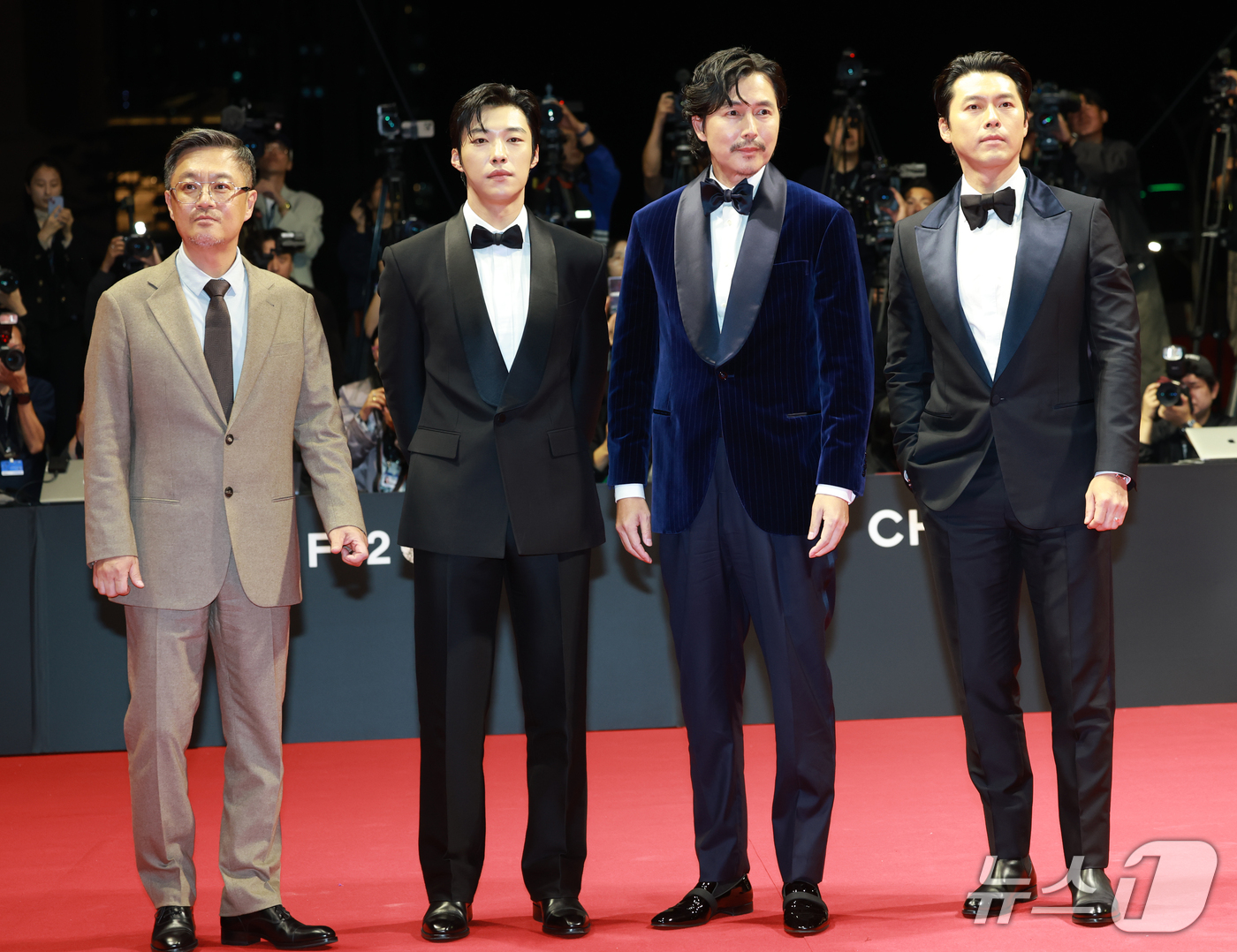 (부산=뉴스1) 권현진 기자 = '메이드 인 코리아 시즌2' 우민호 감독(왼쪽부터)과 우도환, 정우성, 현빈이 6일 오후 부산 해운대구 영화의전당에서 열린 ‘제31회 부산국제영화제 …
