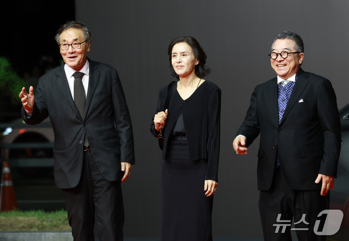 (부산=뉴스1) 권현진 기자 = '고래사냥' 배창호 감독(왼쪽부터)과 배우 김유미, 가수 김수철이 6일오후 부산 해운대구 영화의전당에서 열린 ‘제31회 부산국제영화제’(BIFF) …