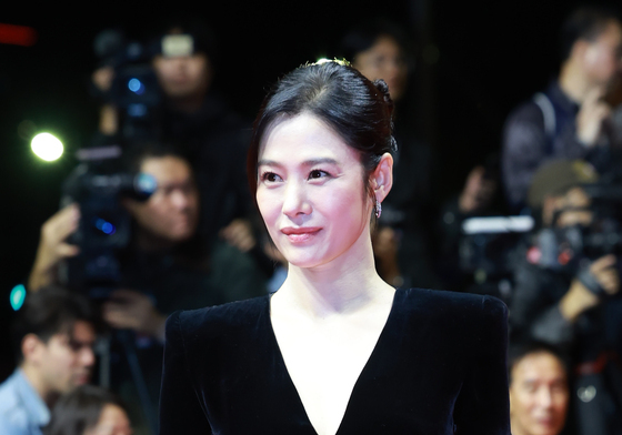 김현주, 자체발광