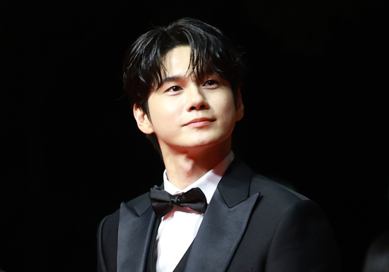 BIFF 레드카펫 밟는 옹성우