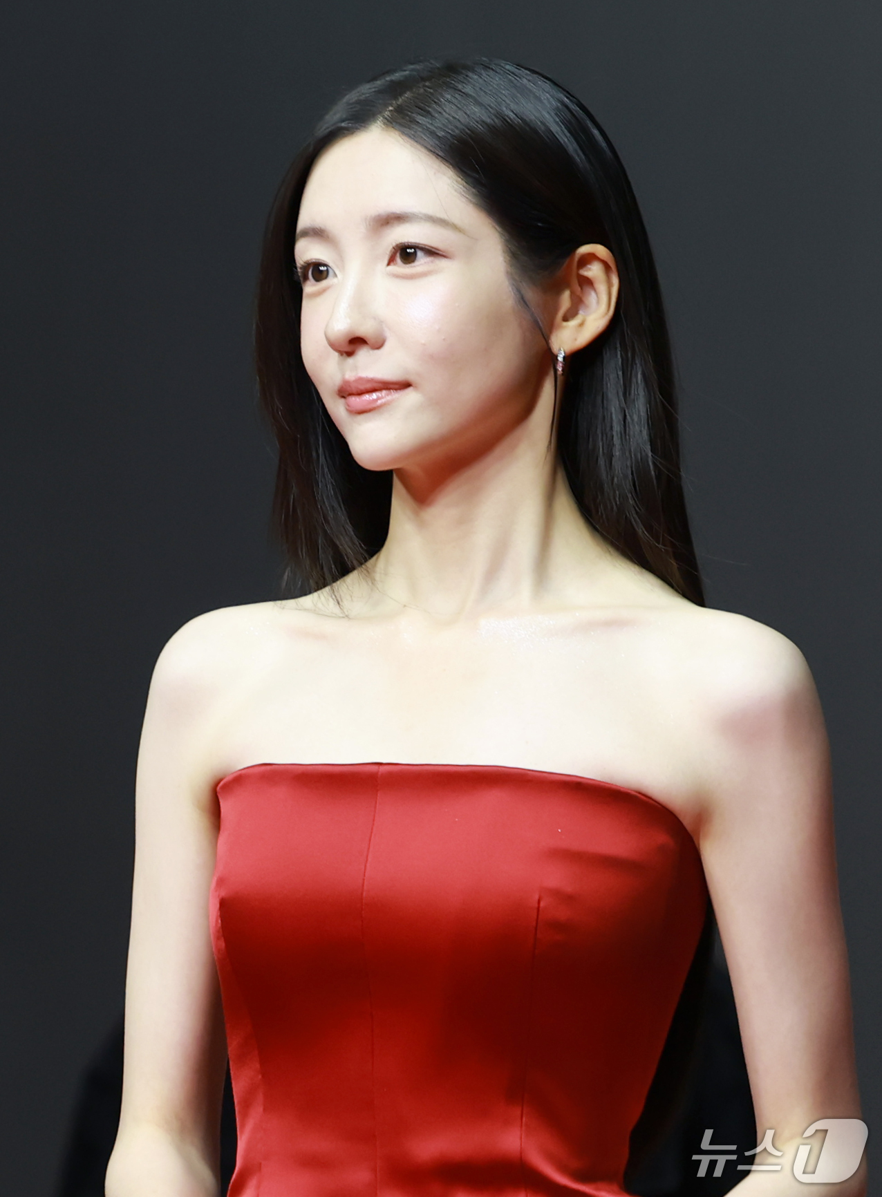 (부산=뉴스1) 권현진 기자 = 배우 박지현이 6일 오후 부산 해운대구 영화의전당에서 열린 ‘제31회 부산국제영화제’(BIFF) 개막식에 참석해 레드카펫을 밟고 있다. 2026.1 …