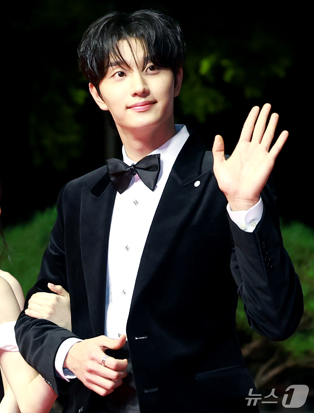 (부산=뉴스1) 권현진 기자 = 배우 김재원이 6일 오후 부산 해운대구 영화의전당에서 열린 ‘제31회 부산국제영화제’(BIFF) 개막식에 참석해 레드카펫을 밟고 있다. 2026.1 …
