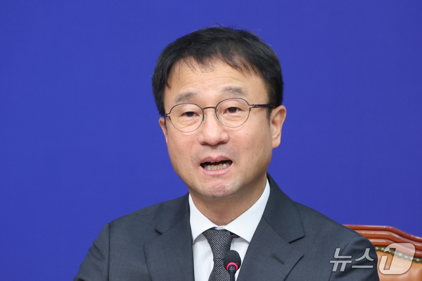 (서울=뉴스1) 신웅수 기자 = 한병도 더불어민주당 원내대표가 7일 서울 여의도 국회에서 열린 최고위원회의에서 발언하고 있다. 2026.10.7/뉴스1