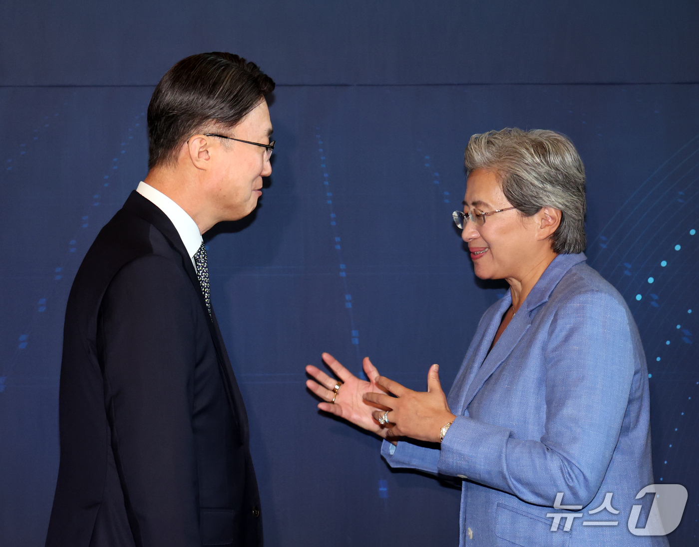 (서울=뉴스1) 이종덕 기자 = 류제명 과기정통부 2차관이 7일 서울 종로구 포시즌스호텔에서 리사 수 AMD 회장을 면담하고 있다. 2026.10.7/뉴스1