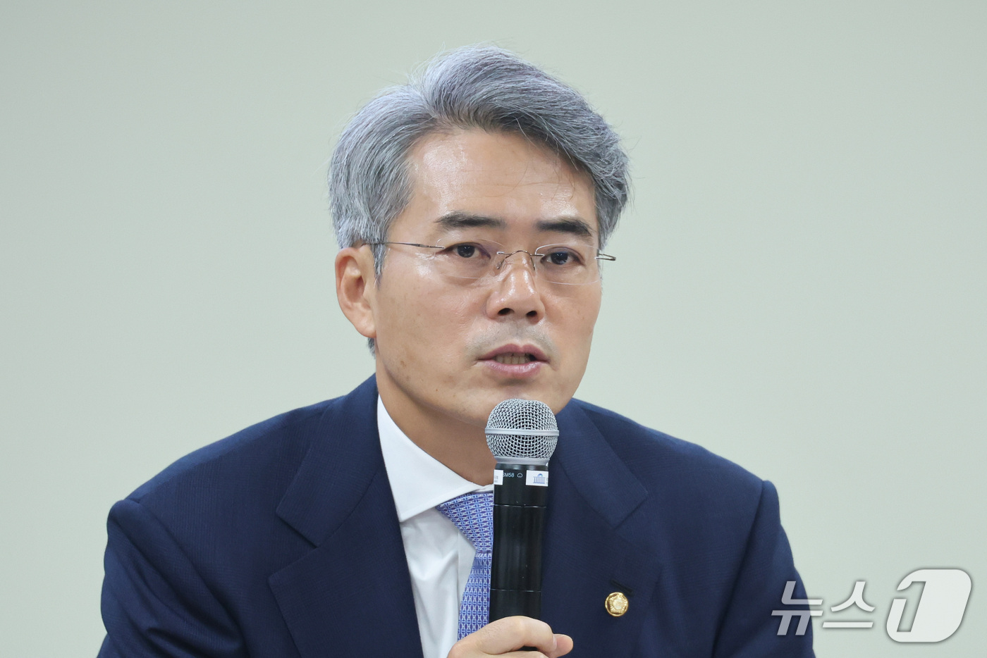 (서울=뉴스1) 신웅수 기자 = 김기표 더불어민주당 의원이 7일 서울 여의도 국회 의원회관에서 열린 공수처 기능 전면 개편 토론회에서 발언하고 있다. 2026.10.7/뉴스1