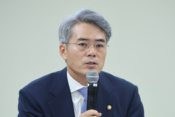 "유학 중 배달로 월 330만원"…국감서 불법취업 실태 도마