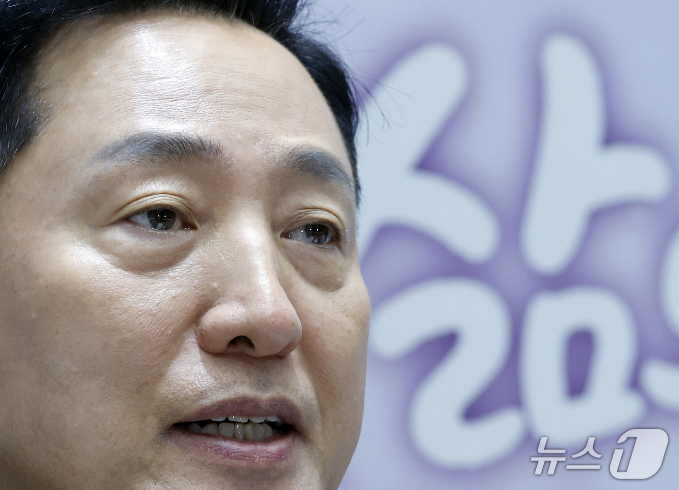 (서울=뉴스1) 박정호 기자 = 오세훈 서울시장이 7일 오전 서울시 중구 서울시청 대회의실에서 가진 민선9기 서울특별시장 취임 100일 기자간담회에서 모두 발언을 하고 있다.  2 …