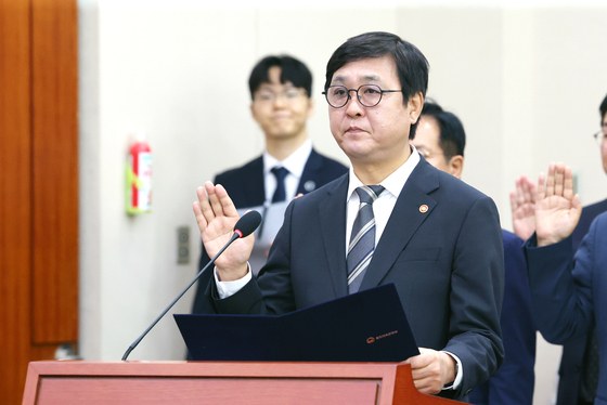[국감초점] '암살자(들)' 증인 채택 여야 충돌…"사상 검열" vs "꼭 불러야"