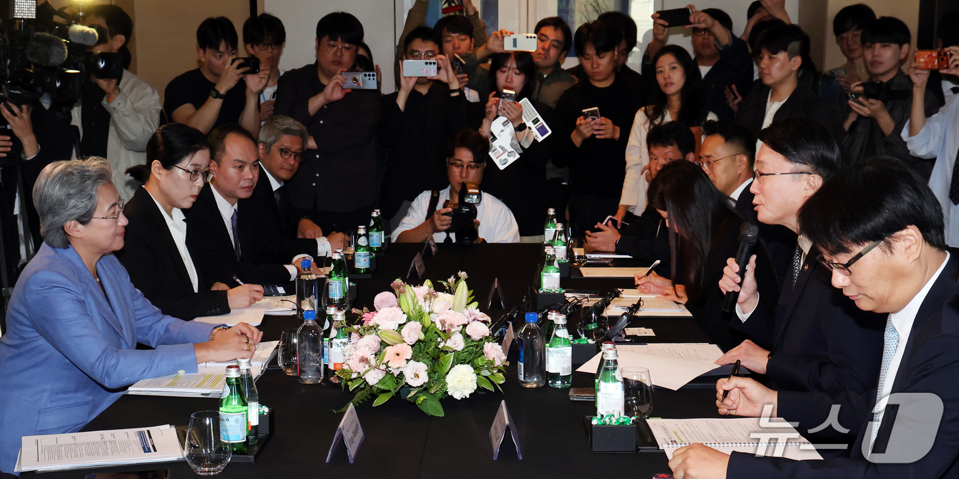 (서울=뉴스1) 이종덕 기자 = 류제명 과기정통부 2차관이 7일 서울 종로구 포시즌스호텔에서 리사 수 AMD 회장을 면담하고 있다. 2026.10.7/뉴스1