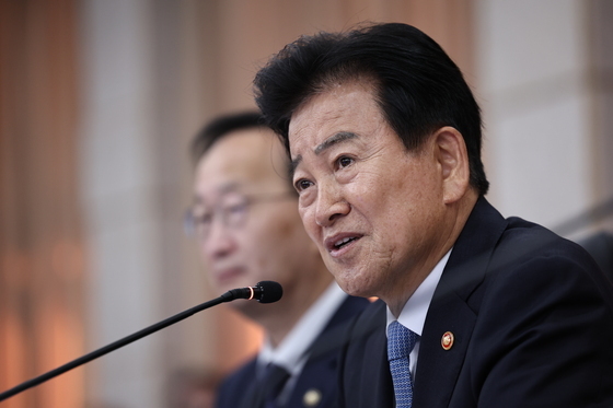 [국감] 답변하는 정동영 통일부 장관